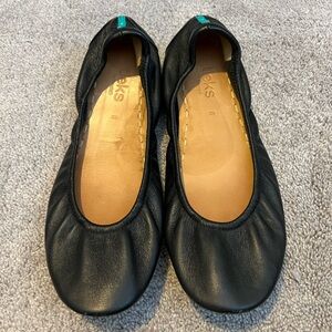 Tieks Black Leather Ballet Flats - size 8